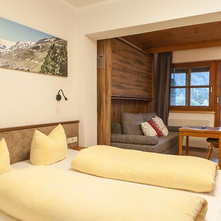 Sonnenhof - Apartments & Zimmer Kaunertal Esterno foto